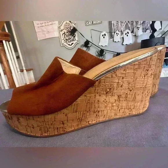 Liz Claiborne Brown Suede Wedge Sandals - Picture 8 of 8